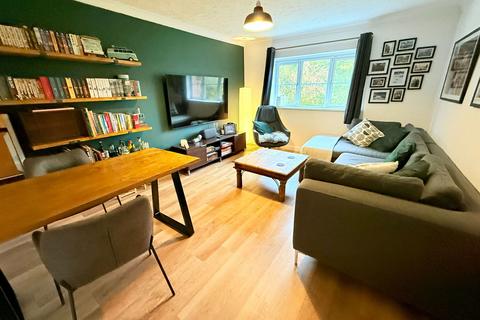 28 Aldershaws, Shirley, Solihull, B90 1SQ