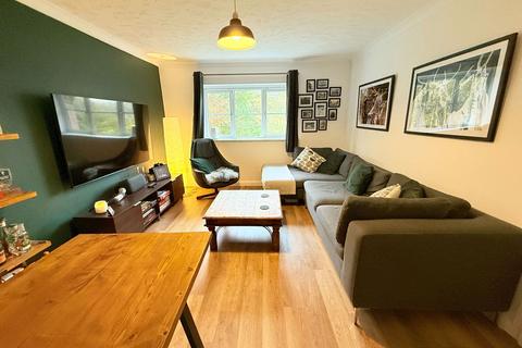 28 Aldershaws, Shirley, Solihull, B90 1SQ