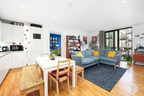 3 bedroom flat for sale, Honour Lea Avenue, London E20