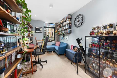 3 bedroom flat for sale, Honour Lea Avenue, London E20