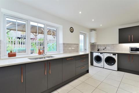 48 Vine Tree Close, Withington, Hereford, HR1 3QW