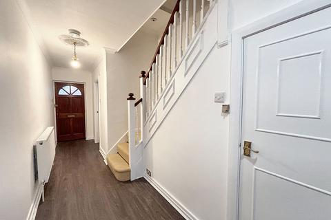 5 bedroom end of terrace house for sale, Woodlea, Manchester M28