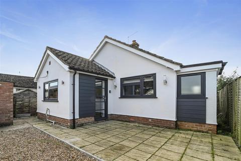 2 bedroom detached bungalow to rent, Cattsfield, Stutton