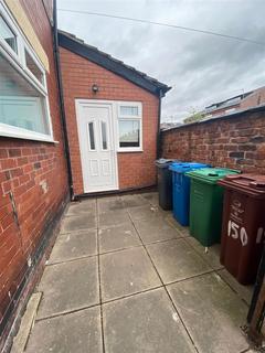 6 bedroom house to rent, Acomb Street, Manchester