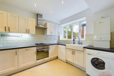 3 bedroom flat to rent, Mount Park Avenue, Harrow on the Hill