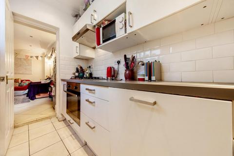 3 bedroom flat for sale, Brixton Water Lane, London SW2