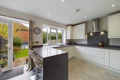 4 bedroom semi-detached house for sale, Oatridge Gardens, Hemel Hempstead