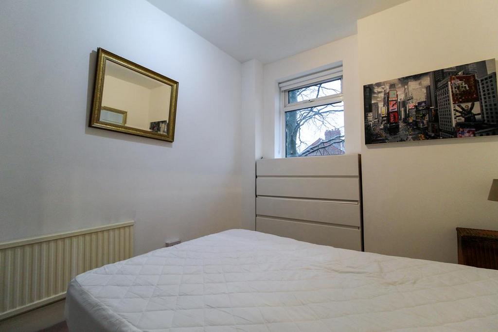 Bedroom 2 (2)