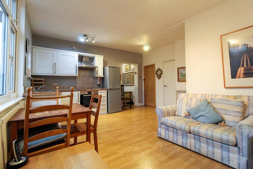 Lounge Kitchen