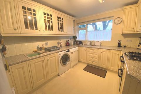 2 bedroom maisonette to rent, Cuckmans Drive, St Albans