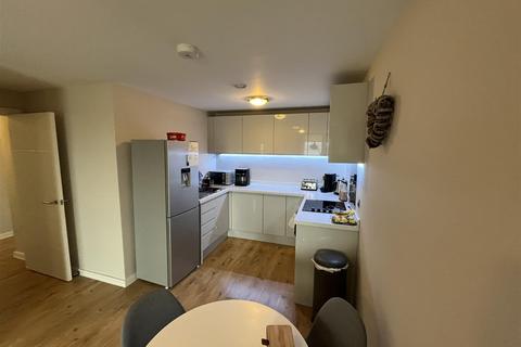 2 bedroom apartment to rent, Jesse Hartley Way, Liverpool