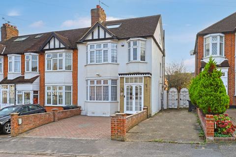 4 bedroom end of terrace house for sale, Birch Close, Buckhurst Hill, IG9