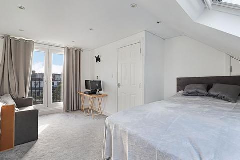 4 bedroom end of terrace house for sale, Birch Close, Buckhurst Hill, IG9