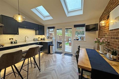8 Busdens Way, Milford, Godalming, GU8 5JP