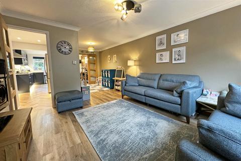 8 Busdens Way, Milford, Godalming, GU8 5JP
