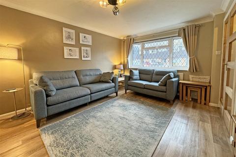 8 Busdens Way, Milford, Godalming, GU8 5JP