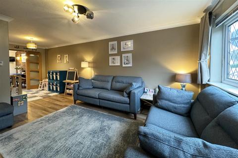8 Busdens Way, Milford, Godalming, GU8 5JP