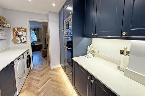 8 Busdens Way, Milford, Godalming, GU8 5JP