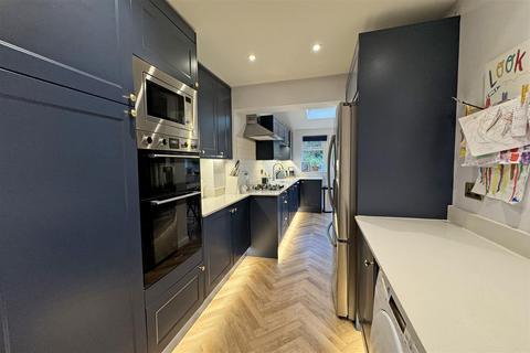 8 Busdens Way, Milford, Godalming, GU8 5JP