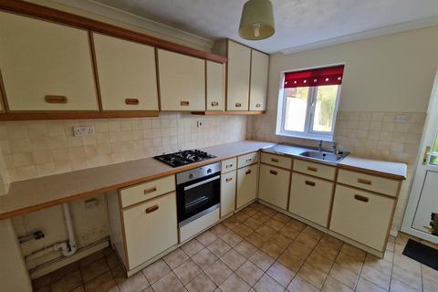 2 bedroom terraced house to rent, Grampound Road, Truro