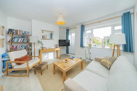 2 bedroom flat for sale, Lorne Road, London N4