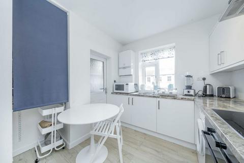 2 bedroom flat for sale, Lorne Road, London N4