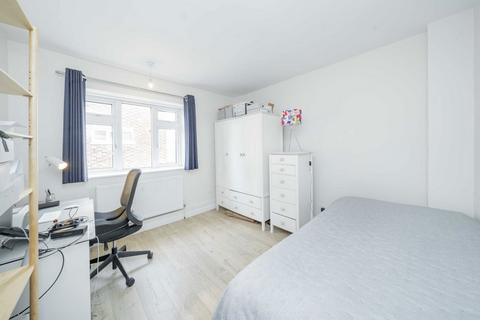 2 bedroom flat for sale, Lorne Road, London N4