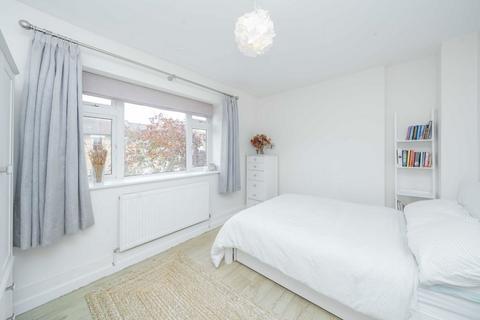 2 bedroom flat for sale, Lorne Road, London N4