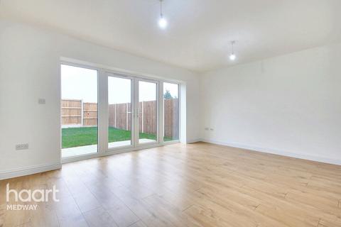 3 bedroom end of terrace house for sale, Laburnum Road, Rochester