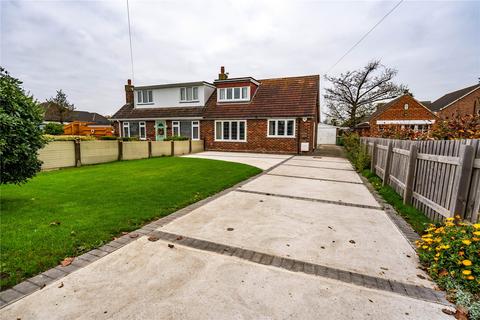 3 bedroom bungalow to rent, Church Avenue, Humberston, Grimsby, Lincolnshire, DN36