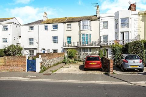 3 bedroom maisonette to rent, West Street, West Sussex PO21