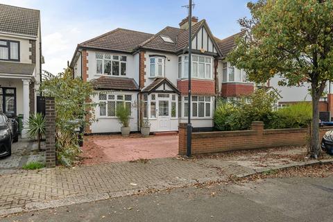 6 bedroom semi-detached house for sale, Queenscourt, Wembley Park, Wembley, HA9