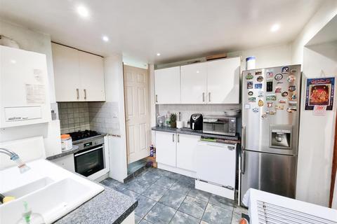 2 bedroom end of terrace house for sale, Boston Road, Croydon