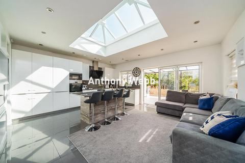 4 bedroom end of terrace house for sale, The Larches, Palmers Green, N13