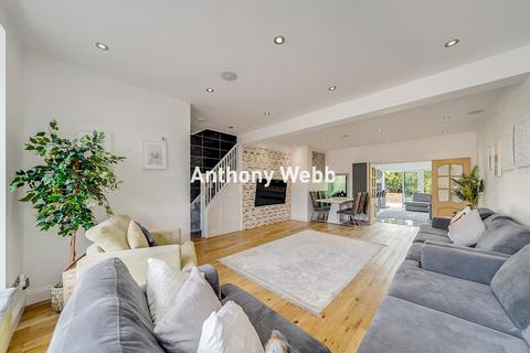 4 bedroom end of terrace house for sale, The Larches, Palmers Green, N13