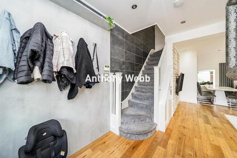 4 bedroom end of terrace house for sale, The Larches, Palmers Green, N13