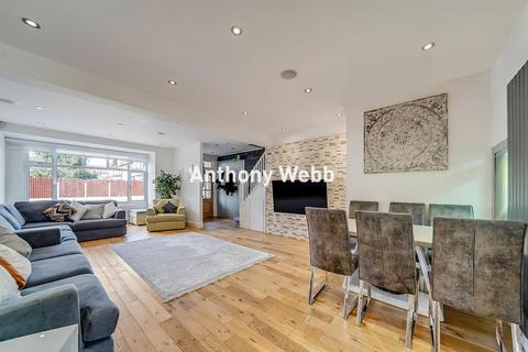 4 bedroom end of terrace house for sale, The Larches, Palmers Green, N13