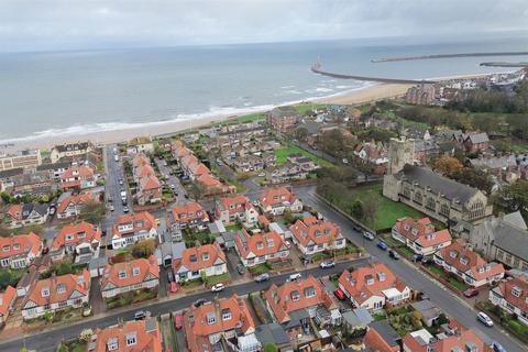 4 bedroom bungalow for sale, Clifton Road, Roker