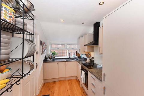 2 bedroom terraced house to rent, Knutsford Road, Wilmslow