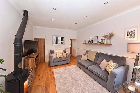 2 bedroom terraced house to rent, Knutsford Road, Wilmslow