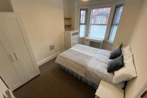 5 bedroom terraced house to rent, Cawdor Road, Fallowfield, Manchester