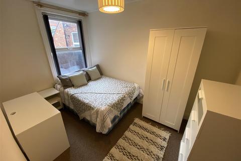 5 bedroom terraced house to rent, Cawdor Road, Fallowfield, Manchester