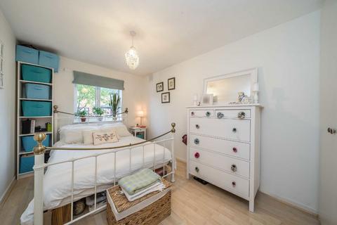 2 bedroom flat for sale, Campbell Close, London SW16