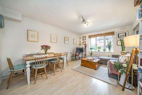 2 bedroom flat for sale, Campbell Close, London SW16