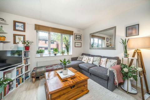 2 bedroom flat for sale, Campbell Close, London SW16