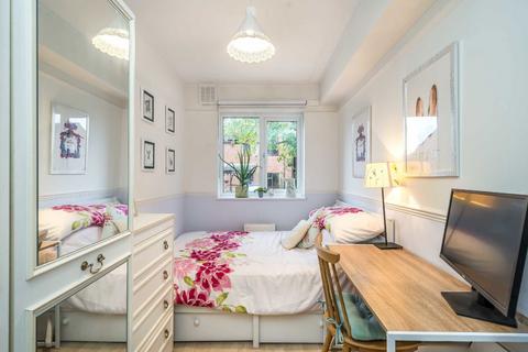 2 bedroom flat for sale, Campbell Close, London SW16