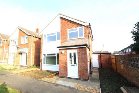 3 bedroom detached house to rent, Yaxley, Cambridgeshire PE7