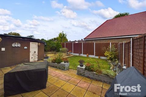 3 bedroom semi-detached house for sale, Fawns Manor Road, Feltham, TW14