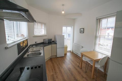 Studio to rent, Star & Garter House, Hall Quay. NR30 1HS