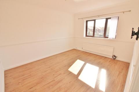 2 bedroom flat to rent, Edinburgh Road, Formby, L37